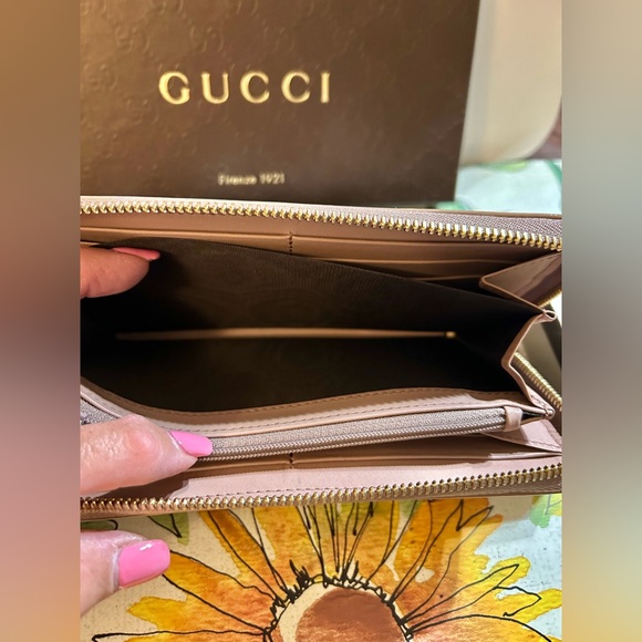 Gucci Soho Zip Around Wallet - Picture 12 of 13